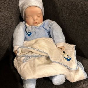 Disney Ashton Drake Dreamland porcelain doll.
